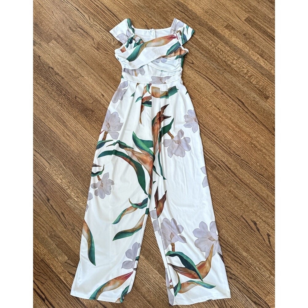 Women’s White Floral Capped Sleeve Flowy Zip Jumpsuit - Size Small